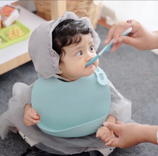 Dr.Brown's Silicone Bib - Slaber bayi/Baby bib