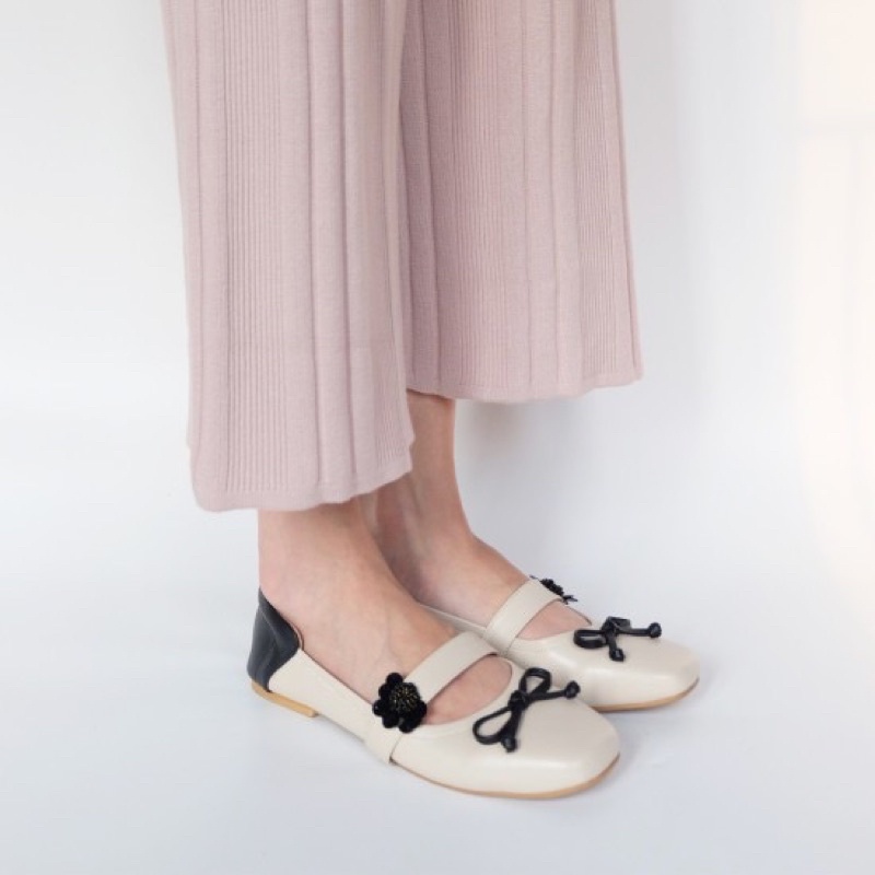 preloved PVRA ARA beige black