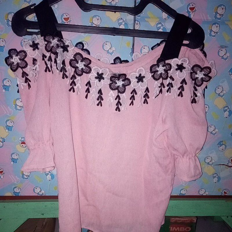 BAJU ATASAN WANITA MOTIF BUNGA