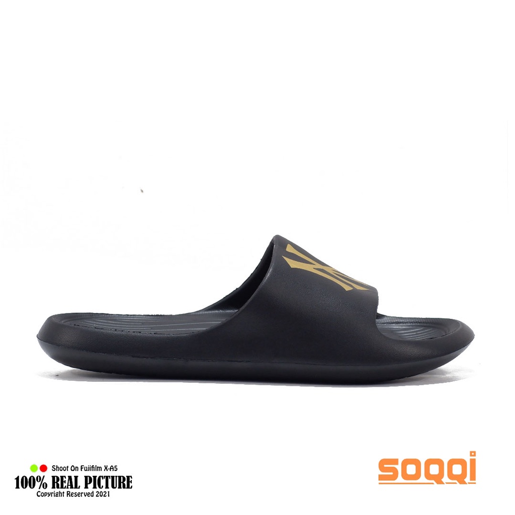 Sandal slop pria karet distro original import korea sendal selop slip on cowok laki-laki dewasa model slipon slide flat kwalitas terbaik Soqqi Komin 080 NYX terbaru promo lebaran keren cod murah 40-44