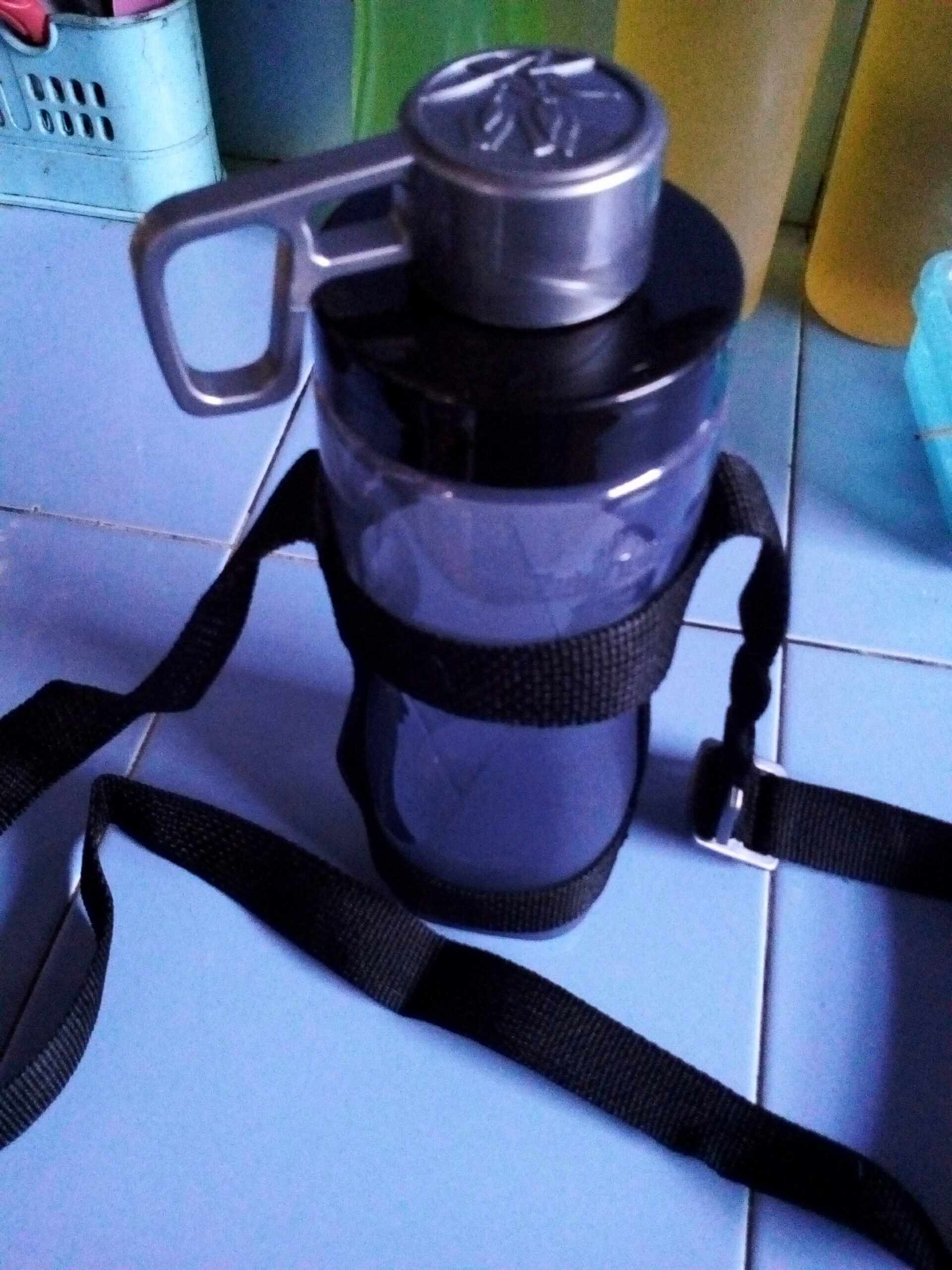 Tempat Minum Splash Bottle Maestro  With Sling (hitam)