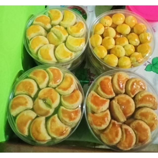 

Kue kering kacang renyah.