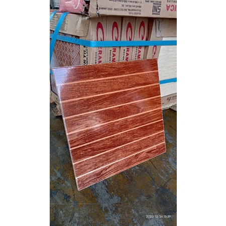 KERAMIK LANTAI CERAMICA KAYU BROWN 40X40 KW-A