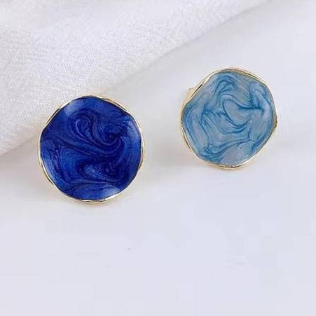 Anting Klip Tanpa Tindik Bentuk Bulat Asimetris Warna Biru Untuk Wanita