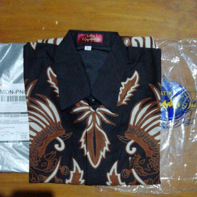 Baju Batik Pria Modern. Baju Batik Pria Model Terbaru. Baju Batik Pria Harga Termurah.