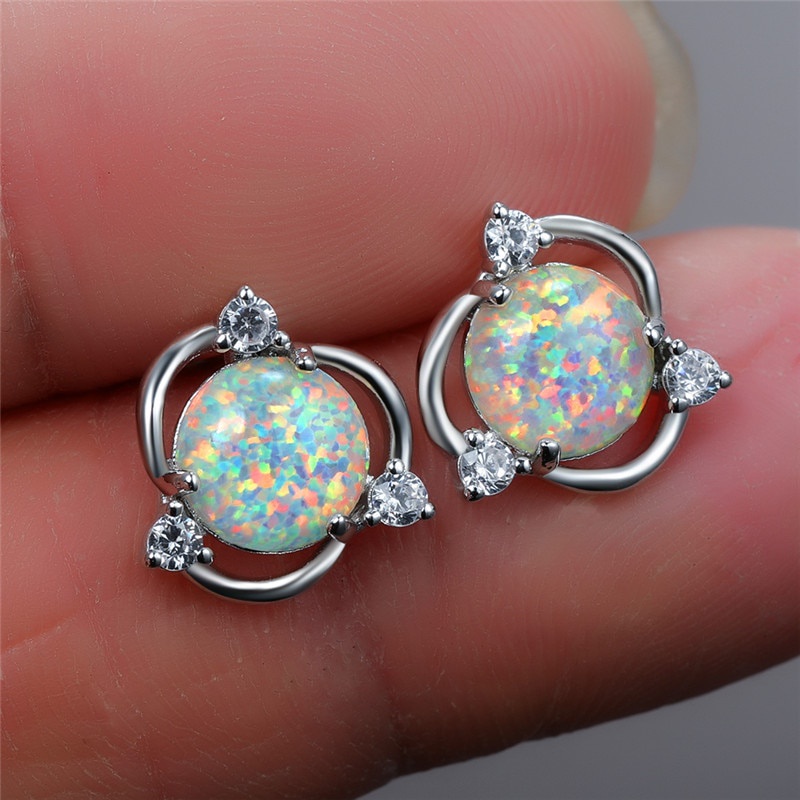 Hadiah Tahun Baru untuk kekasih anting-anting opal putih bulat kecil