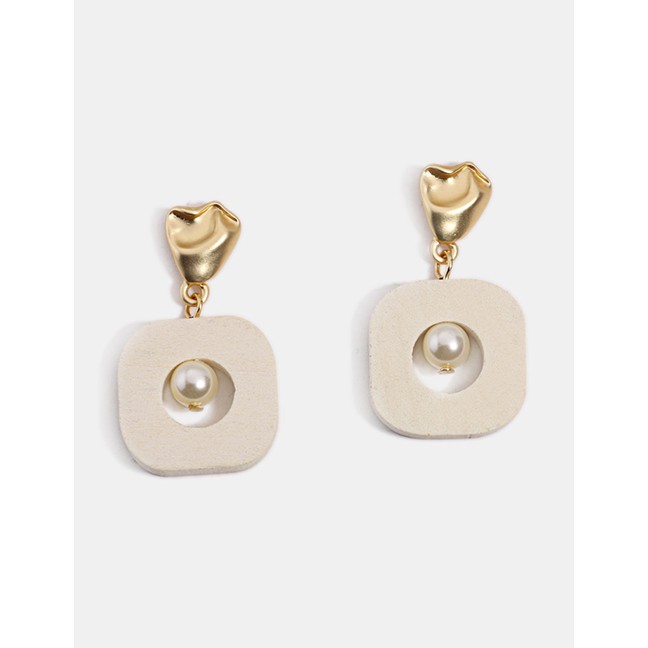 LRC Anting Tusuk Fashion Gold Pearl Ear-rings F59791