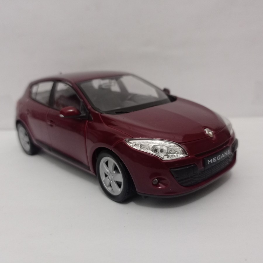 Diecast mobil Renault Megane sport Welly 1:24 miniatur mobil koleksi harga murah