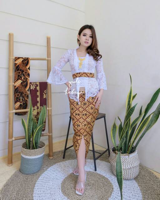 Set Kebaya Putih Lonceng Full Brokat