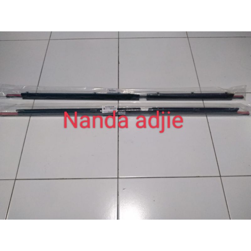 Pelipit kaca belakang luar mobil Vitara Escudo Sidekick