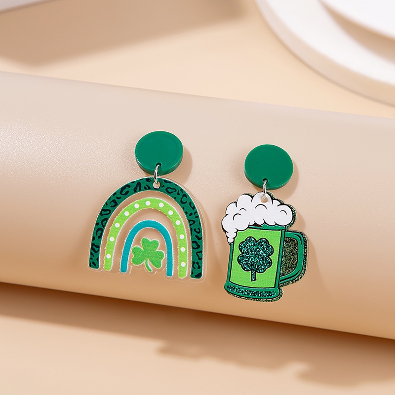 Anting Tusuk Gantung Bahan Akrilik Desain Boneka Kartun Warna Warni Untuk Wanita