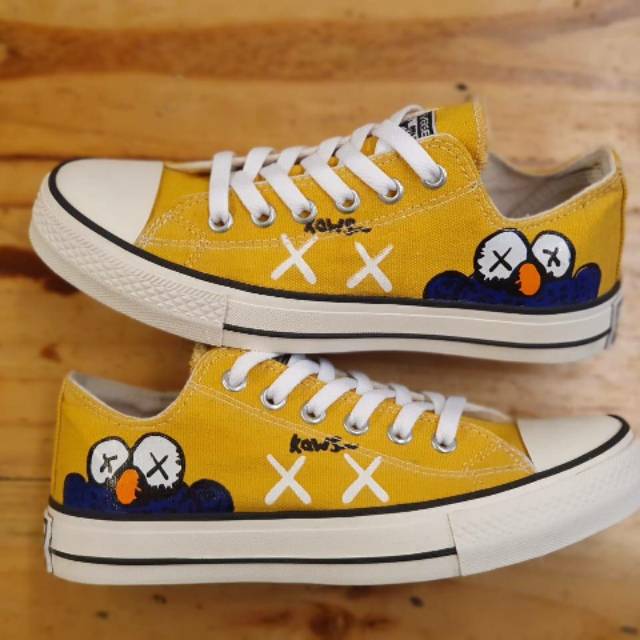 SEPATU CONVERSE X KAWS LOW 36-40