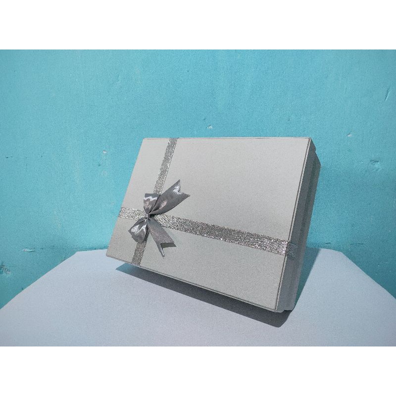 

KOTAK KADO 22x16x6 cm