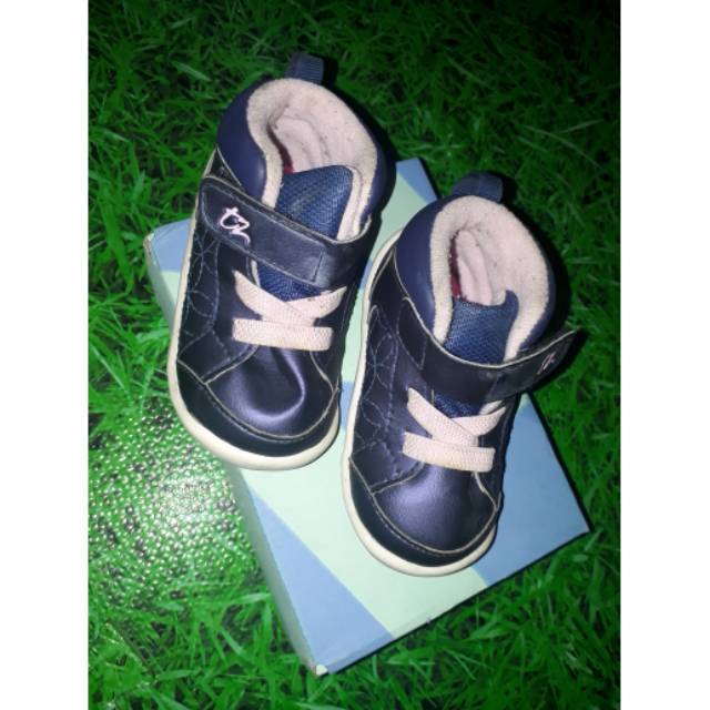 Sepatu anak toezone