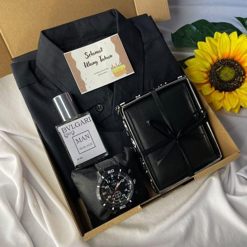 

HAMPERS KADO KEMEJA POLOS HITAM KADO ULANGTAHUN KADO WISUDA KADO PACAR