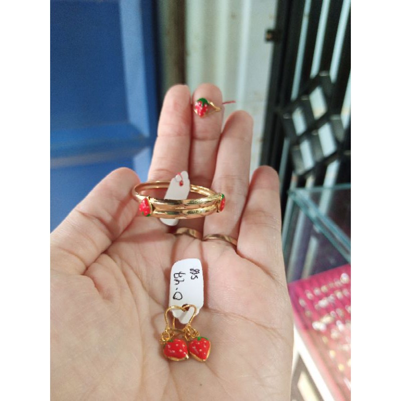 Set Perhiasan Emas Asli Untuk Anak Bayi Gelang Cincin Anting Karakter Strawberry Cantik Emas Asli