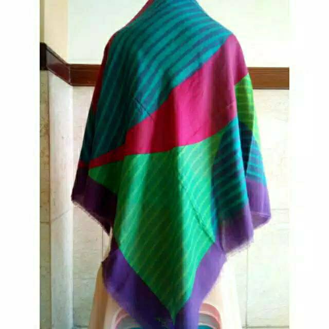Segiempat Ida Royani motif Garis klasik