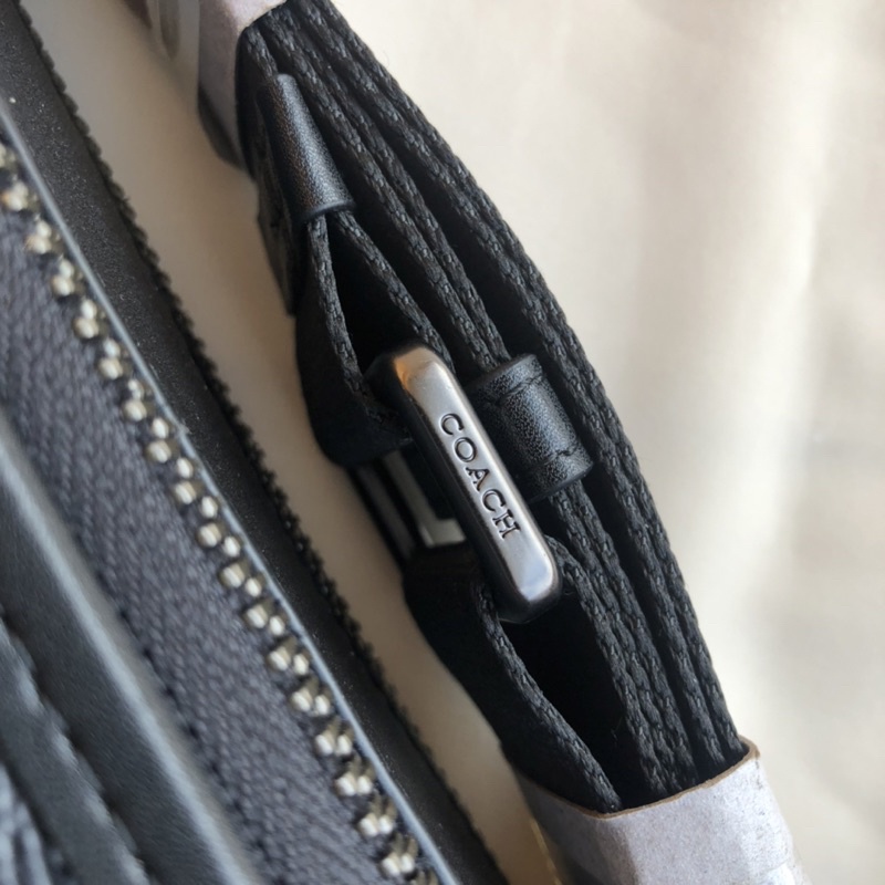 CH Charter Crossbody 24 In Signature (C5341)