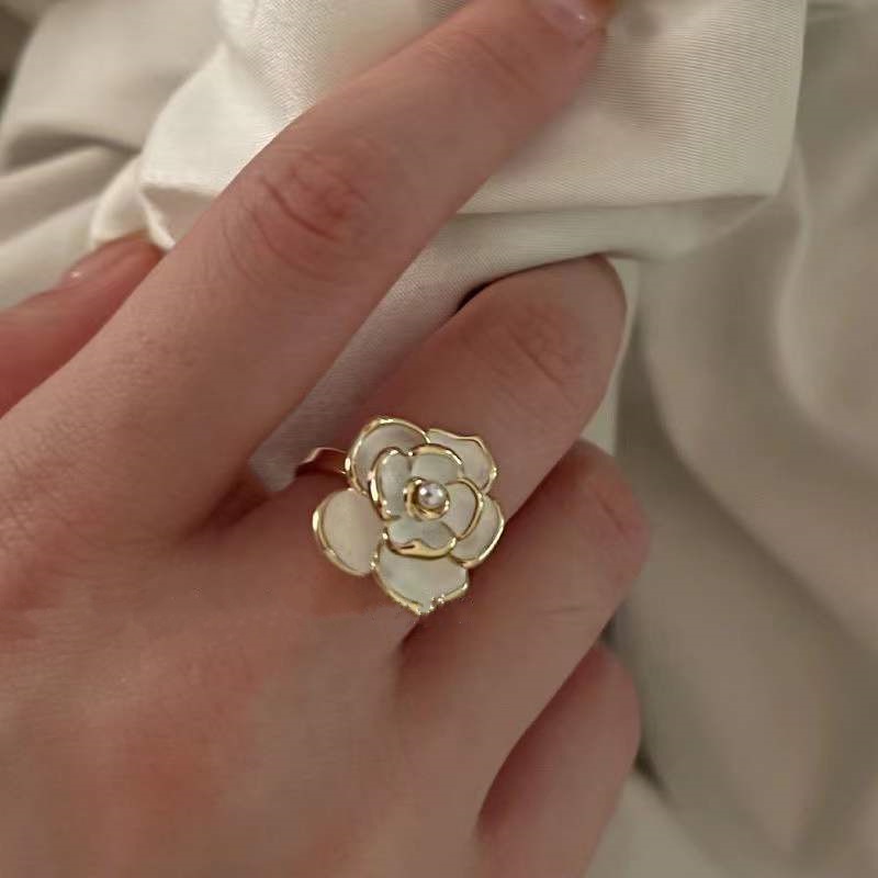 Cincin Model Terbuka Desain Bunga Camellia Gaya Perancis / Retro Adjustable Untuk Wanita