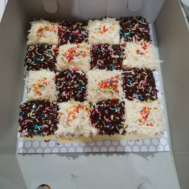 

Bolu Jadul Homamade/ made by order / toping by request