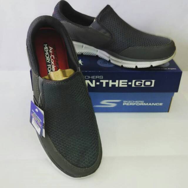 skechers relaxed fit memory foam