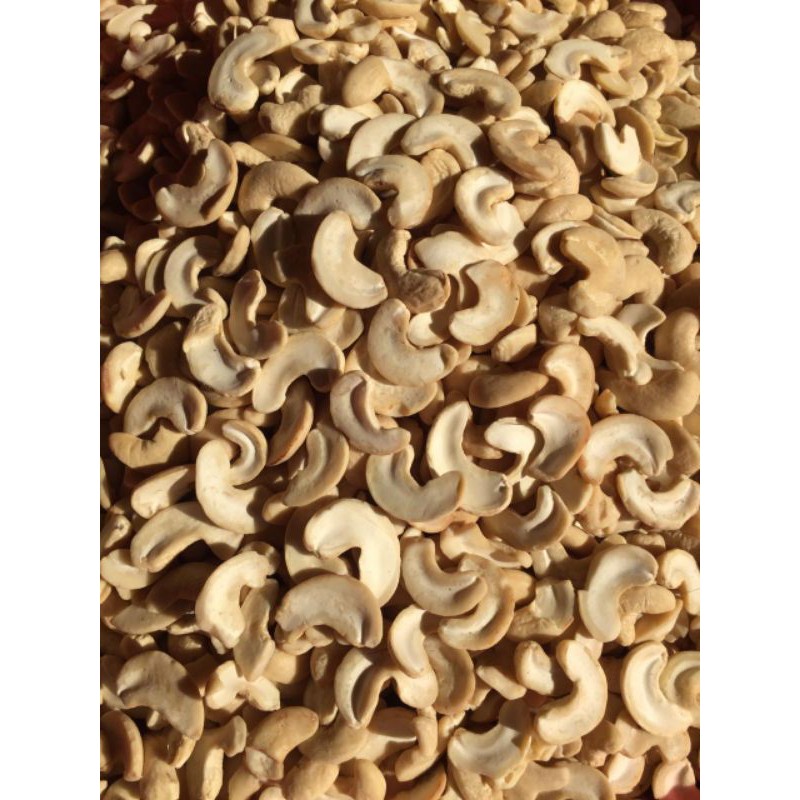 

kacang mede belah dua