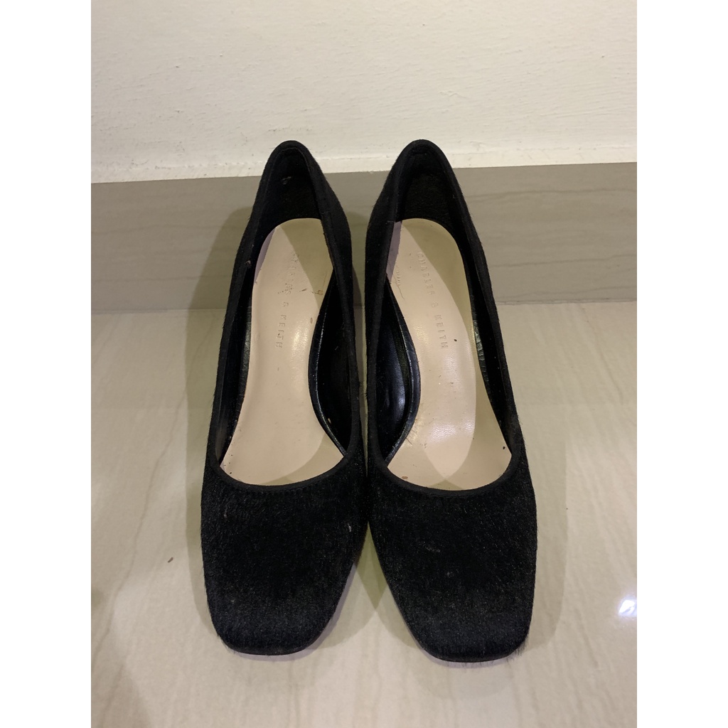 PRELOVED Sepatu Charles and Keith Hitam / Heels / Pumps
