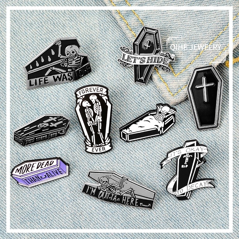 Bros Pin Enamel Bentuk Peti Mati Tulisan Stay in Coffin Untuk Hadiah Halloween