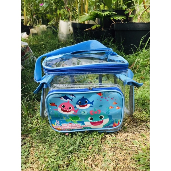 SHOWME TAS MAKAN ANAK SEKOLAH / TAS MIKA / BINGKISAN / ULANG TAHUN / GOODIEBAGS / TAS RENANG / TAS BOTOL AIR / TAS BABY / SLINGBAGS / BULANAN / GIFFSET / HAMPPERS - BABY SHARK MONSTER INC