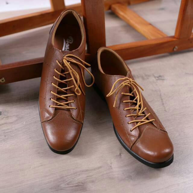 Sepatu kulit pantofel kantor pria Model Vardy colour Tan