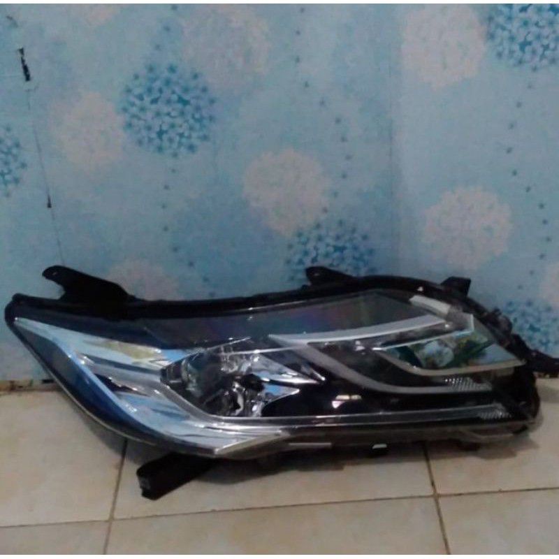 Headlamp Mitsubishi Pajero sport 2018