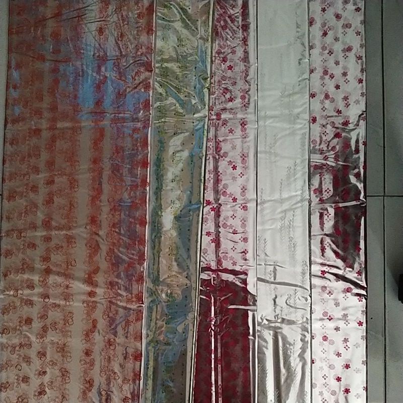 

Plastik parcel Kaca UK 61x72 cm & 70 x 85cm ( 1 ikat isi 50 & 25, 15 lembar )