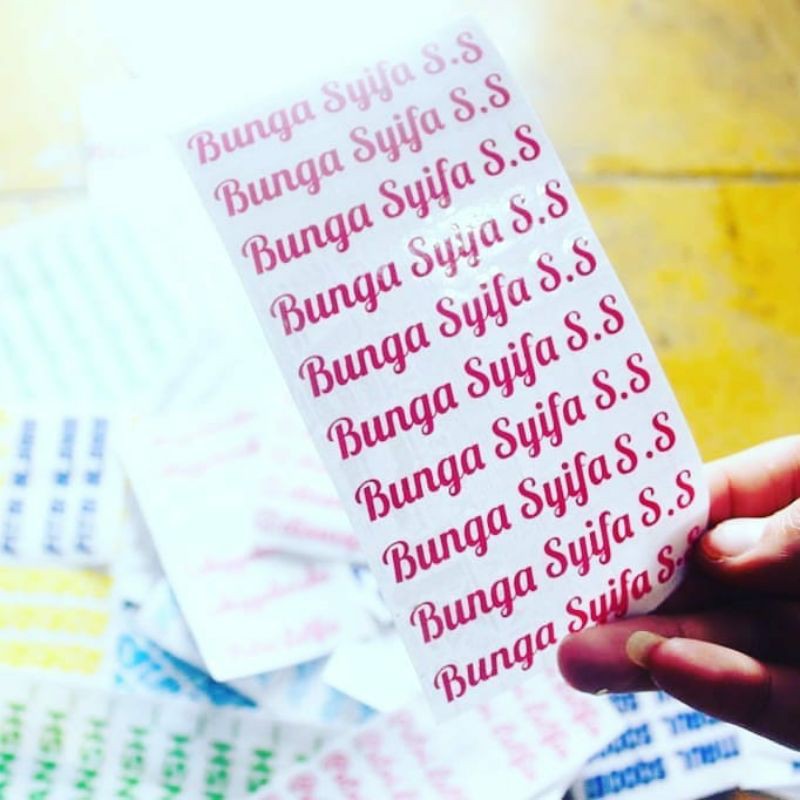 

Stiker cutting nama 1 paket 25pcs design BEBAS, bisa pilih font dan warna
