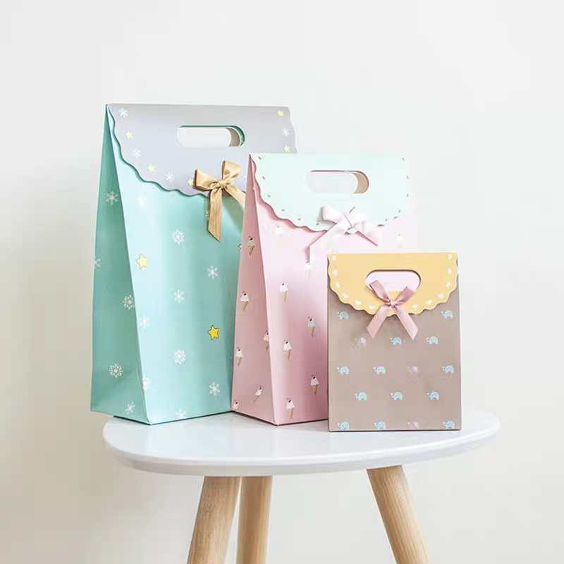 PAPER BAG / PAPERBAG HADIAH KADO / TAS KERTAS / KADO PITA / TEMPAT KADO