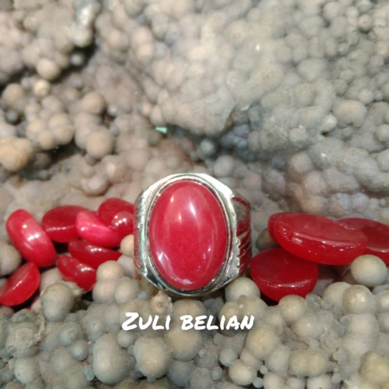 Cincin batu giok merah