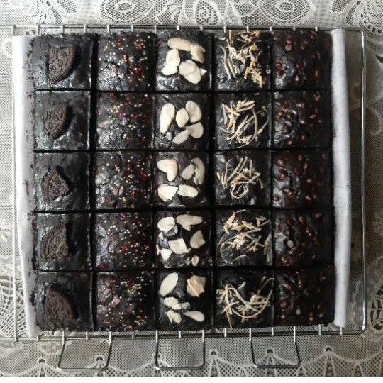 

FUDGE DARK CHOCO BROWNIES 22x22 SHINY CRUST OVEN PANGGANG SEKAT KUE SNACK HAMPER LEBARAN NATAL