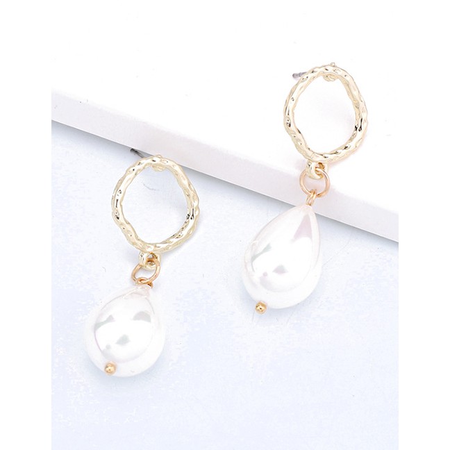 LRC Anting Tusuk Fashion White Shell Pearl Earrings F66637