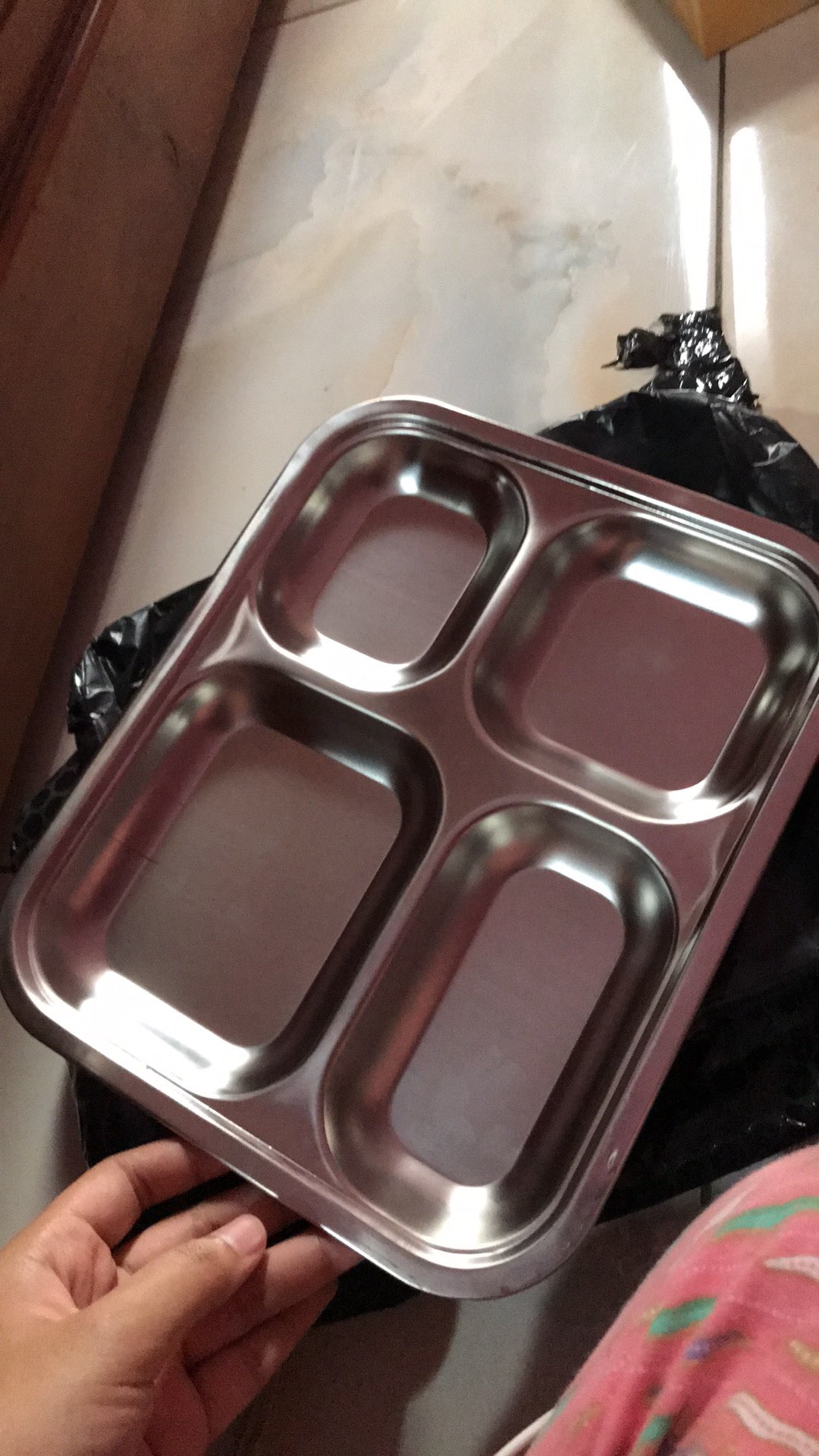 Piring Makan 4 Sekat Tempat Makan Persegi Bahan Stainless