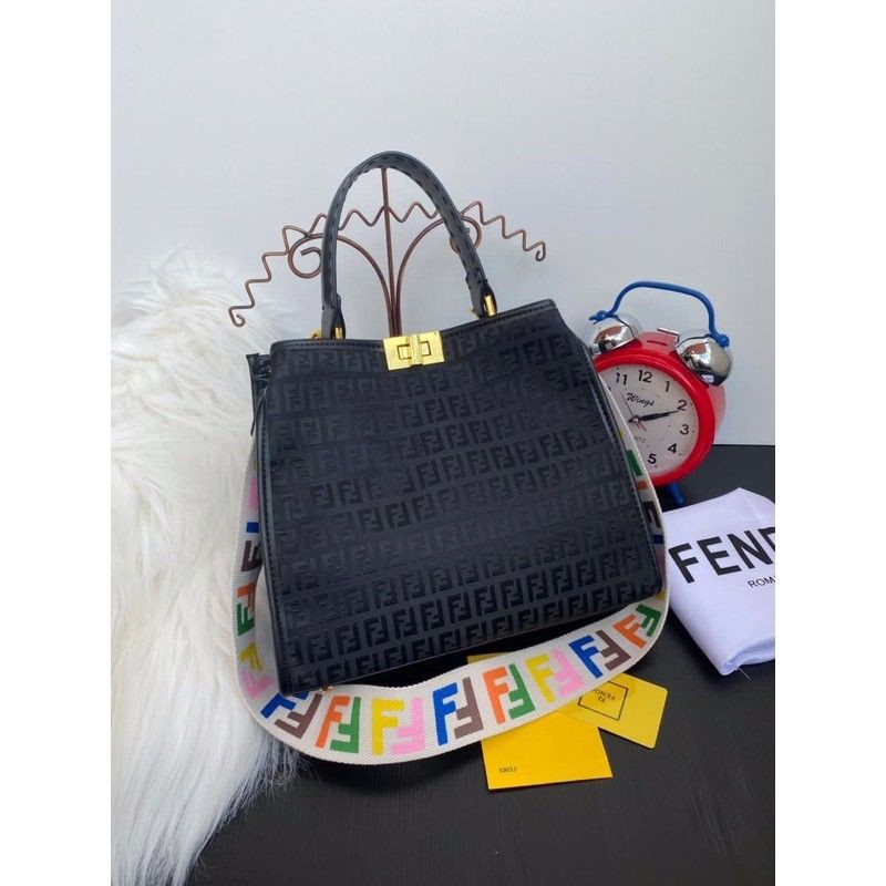 

LIONSBag88SemiPremium Fendi Peek A Boo KanvasFree paperbag
