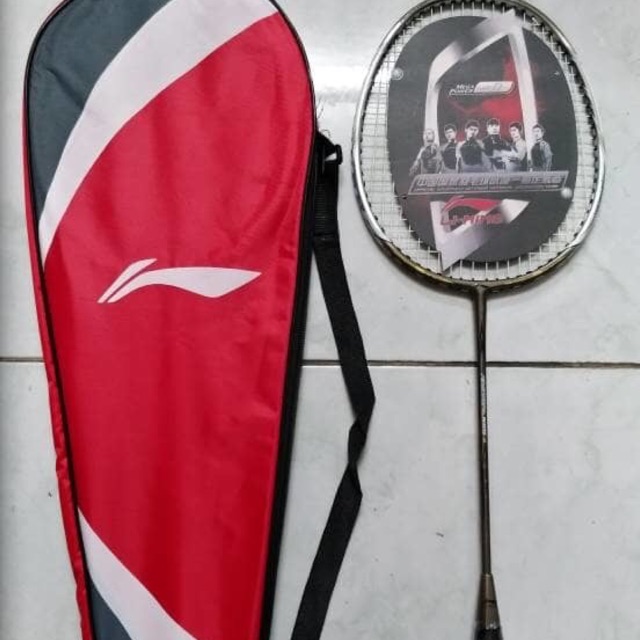 LINING Raket Badminton (Senar Terpasang)