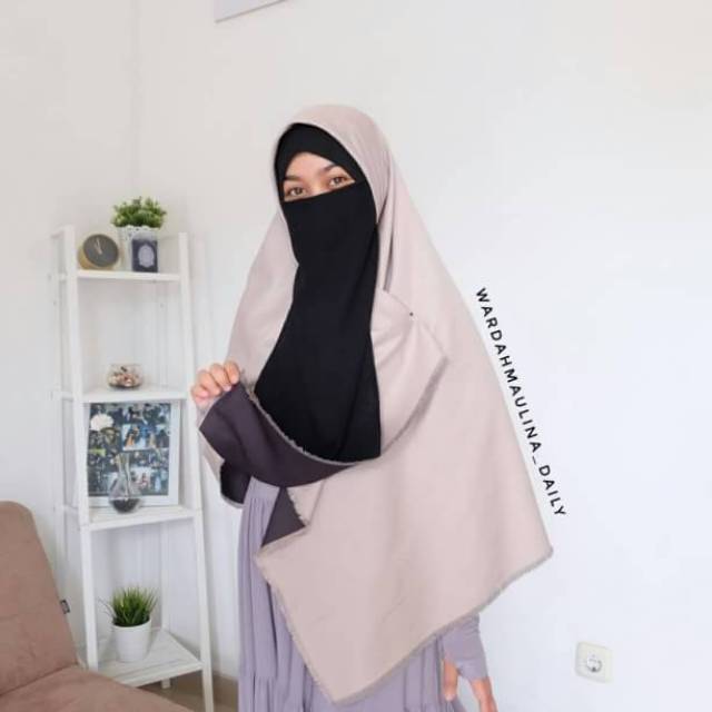 Ashilla Khimar Twotone Tanpa Cadar Pale Grey Black By Wardah Maulina Daily Shopee Indonesia