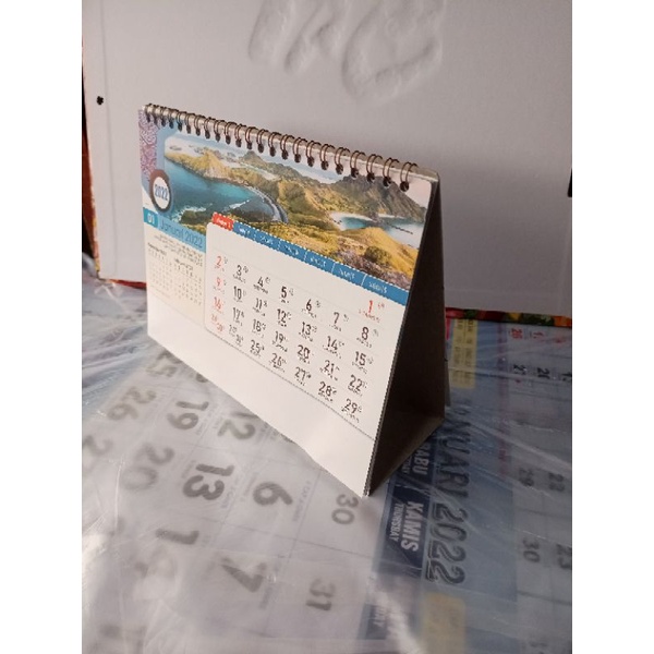 

kalender meja pemandangan alam 2022