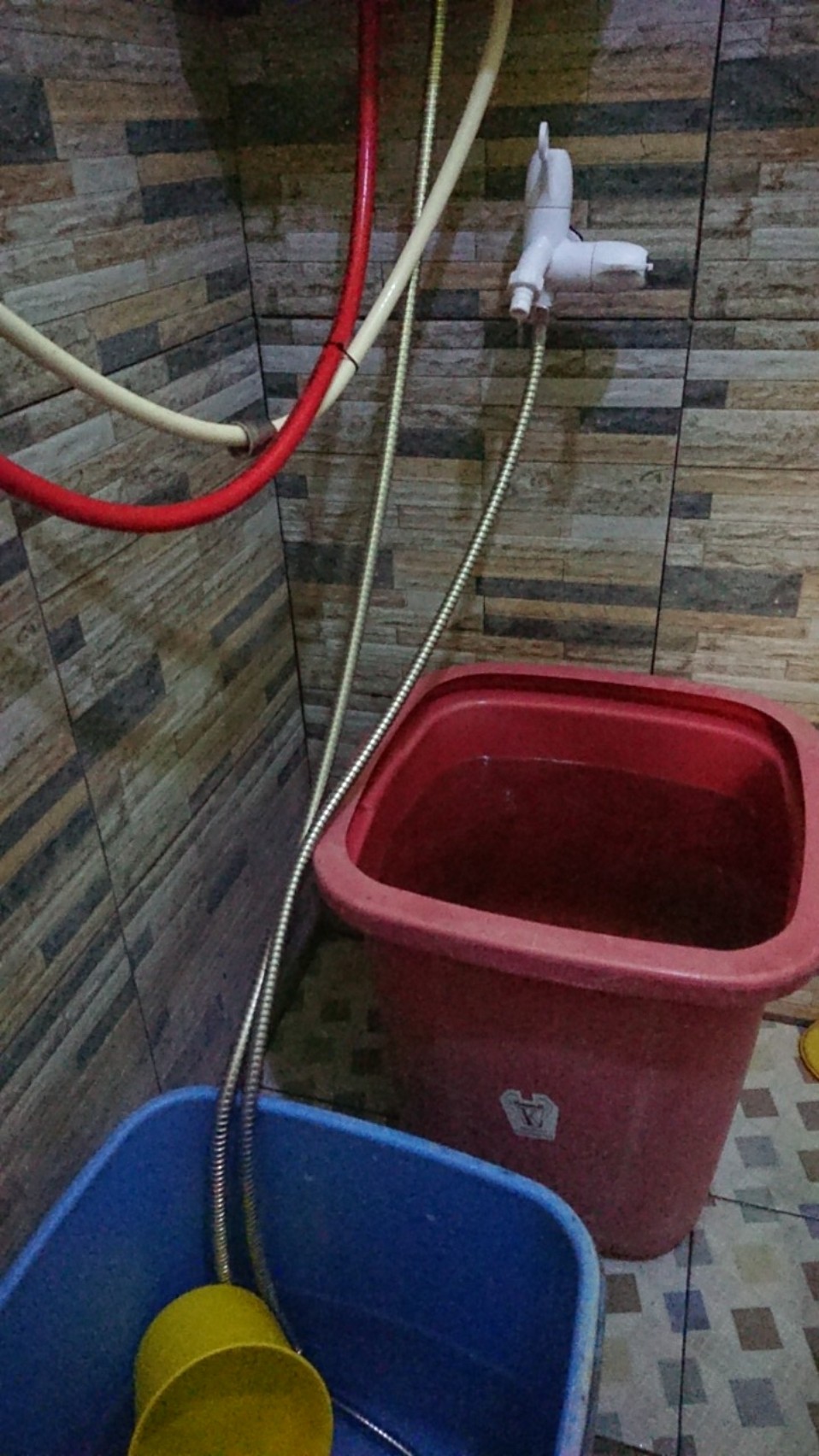 Selang Shower 2 Meter Selang Flexible Shower / Shower Kamar Mandi