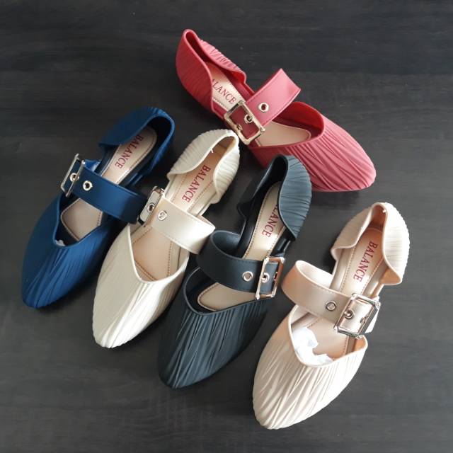  Sepatu  Jelly  Shoes Crumple Balance Tali  Tengah Shopee 