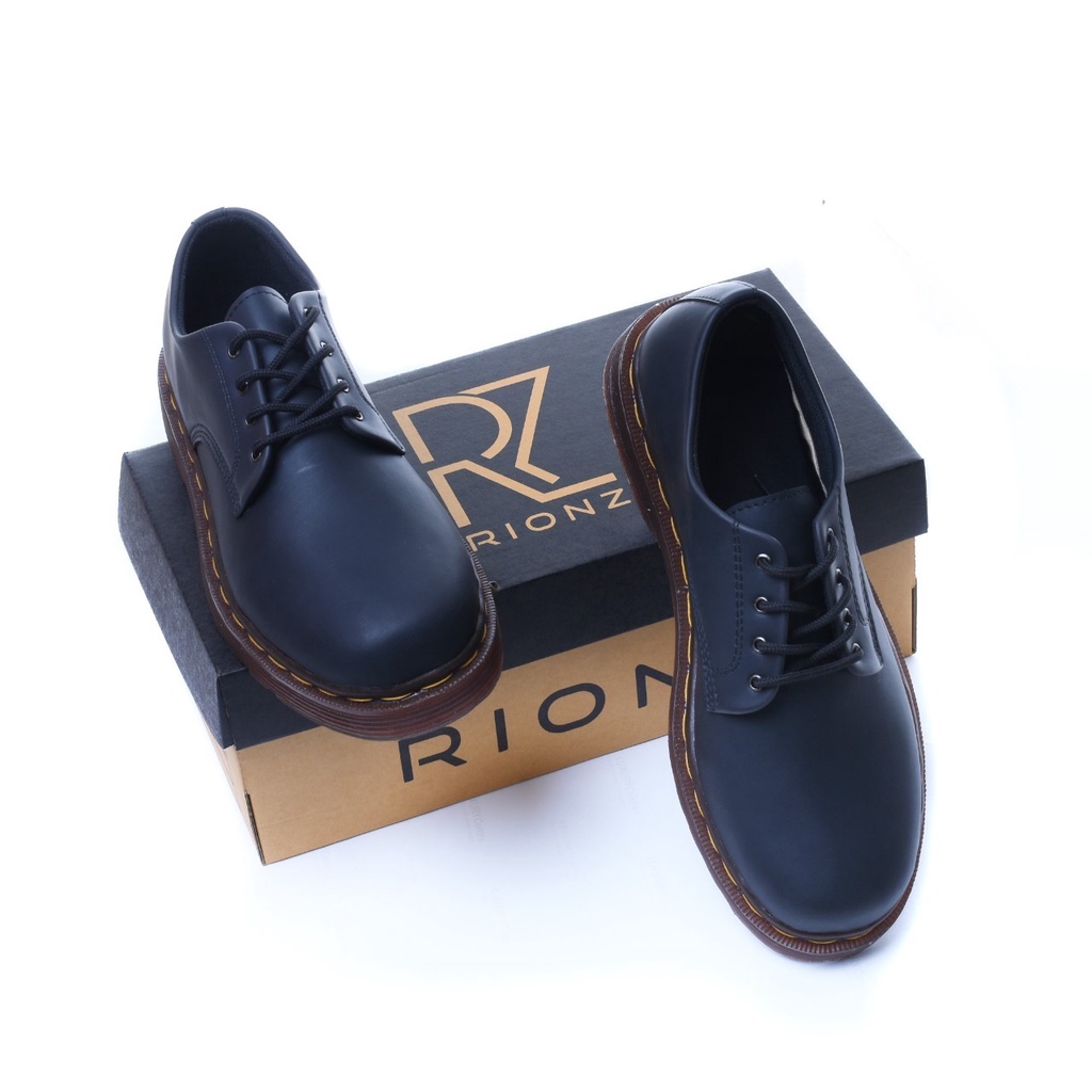 RIONZ x ROBEN - Sepatu Formal Pria Casual Kantoran Nikahan Kulit Syntetis Asli Original Sepatu Pantofel Pria Resmi Formal Hitam Coklat Gaya Trendy Kasual Kantor Kuliah Pesta Nikah Kondangan Gereja Kerja PNS Guru Kekinian Terlaris Terbaru Murah