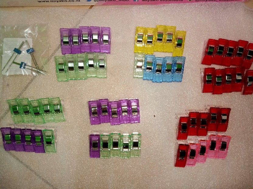 60 Pcs Klip Gantungan Pakaian Multifungsi Bahan Plastik Warna-warni