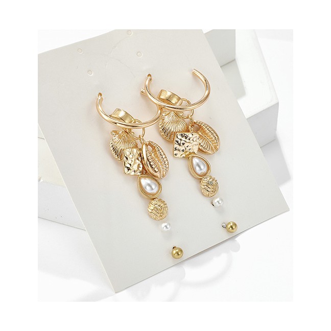 LRC Anting Tusuk Fashion Gold Pearl Shell Earrings D50741