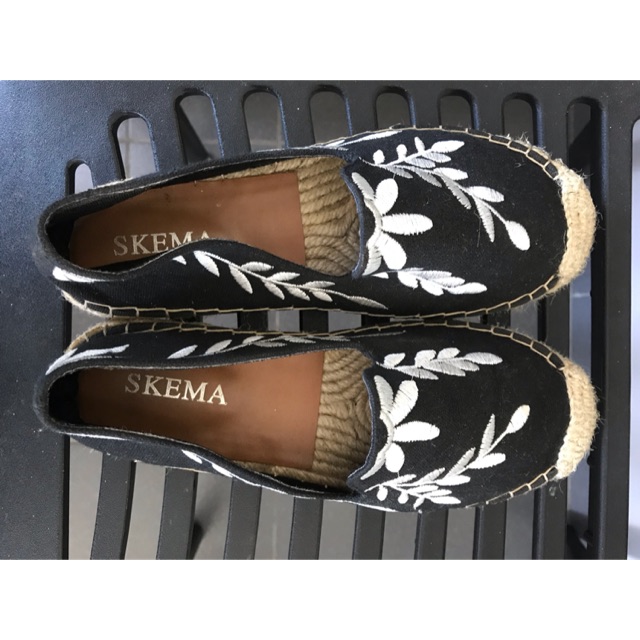 Preloved - Sepatu Skema ID