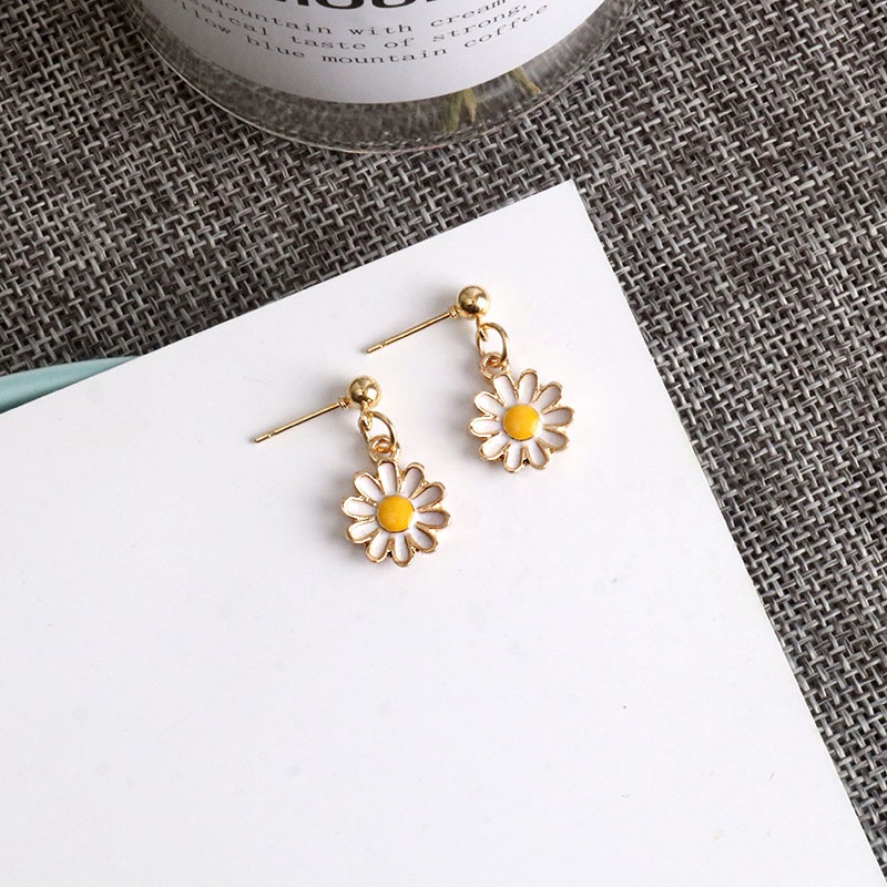 Korea Fashion Little Daisy Earrings Alloy Flower Stud Earrings Manis Wanita Perhiasan Aksesoris