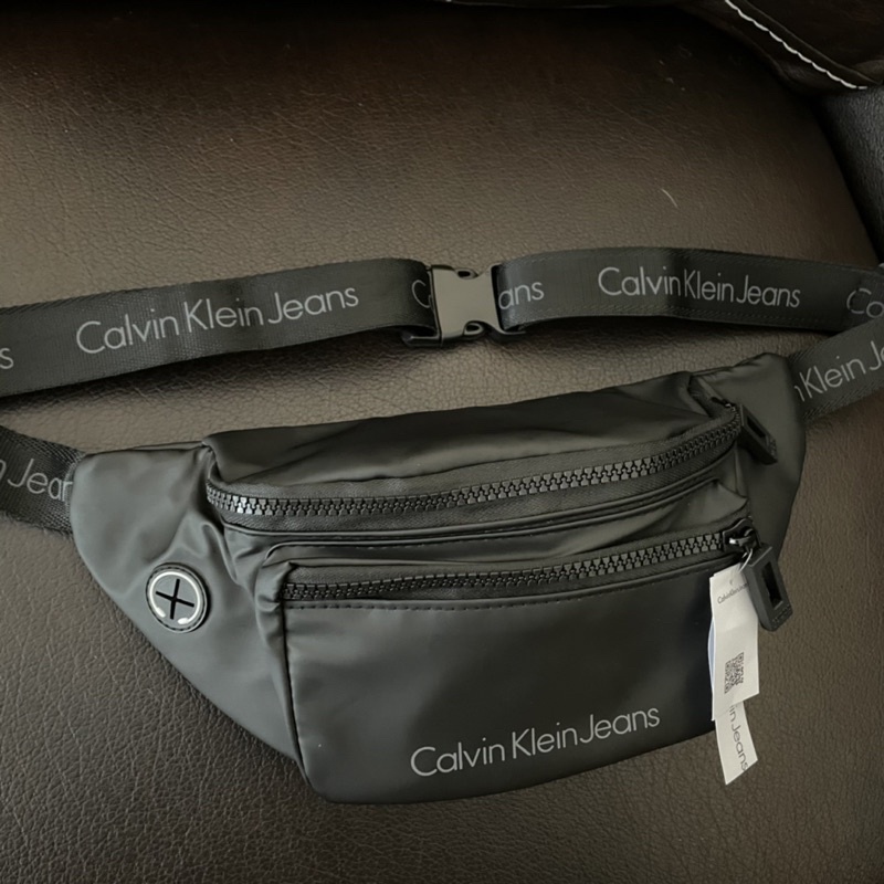 WAISTBAG CALV1N KLE*N CWATERPROOF SATIN / TAS PINGGANG CALV1N KLE*N / TAS CALV1N KLE*N